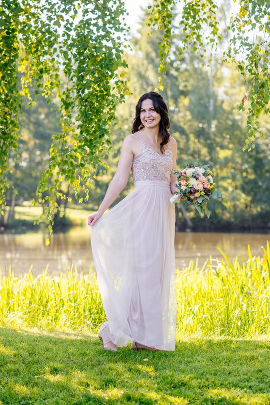 Braut beim Hochzeitsfotoshoot in Adams Gasthof Moritzburg