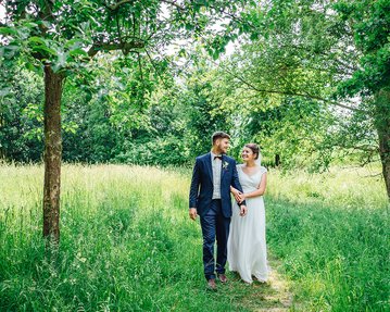 Henriette-Christoph-Sommerhochzeit-auf-Schloss-Nickern-in-Dresden-Featured