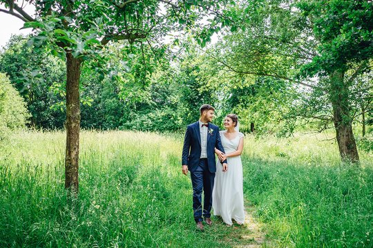 Henriette-Christoph-Sommerhochzeit-auf-Schloss-Nickern-in-Dresden-Featured