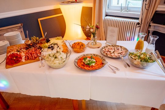 Kaltes Buffet bei Hochzeitsfeier