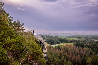 Hochzeitsfotos Dresden Brautpaar Sächsische Schweiz rosa Wolken.jpg