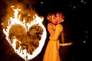 Hochzeitsfotos Dresden Feuershow Villa Sorgenfrei.jpg