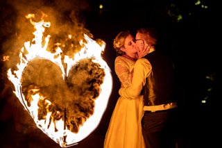 Hochzeitsfotos Dresden Feuershow Villa Sorgenfrei.jpg