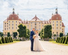 Brautpaar beim Fotoshooting Schloss Moritzburg
