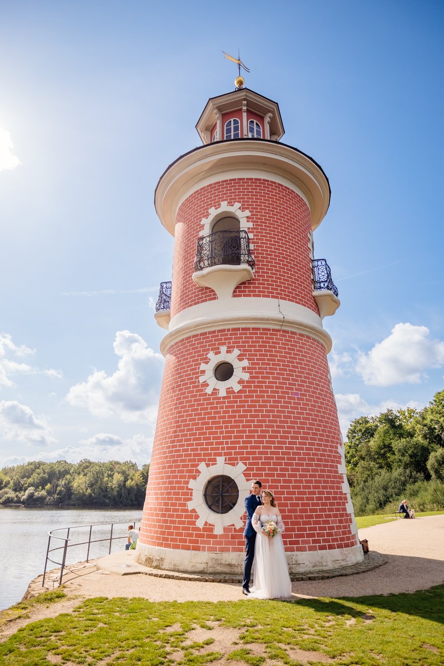 Brautpaar am Leuchtturm in Moritzburg