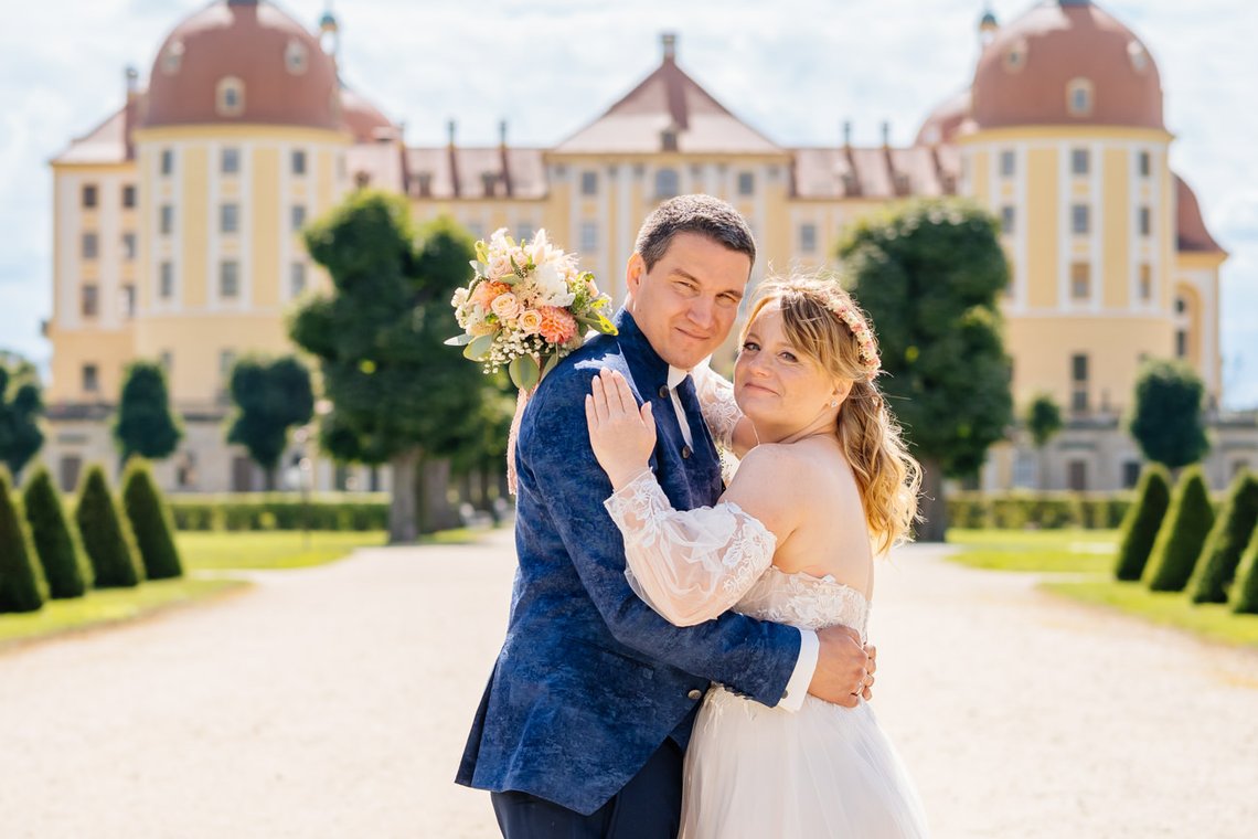 Brautpaar beim Fotoshooting Schloss Moritzburg